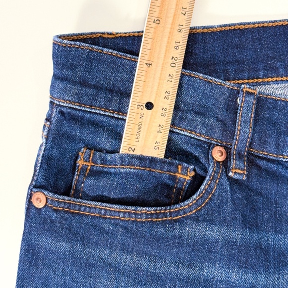 👖 LOFT Dark Blue Wash Jean Shorts – Size 4 / 27" – 10" Inseam – Retail: $60 - Picture 7 of 13
